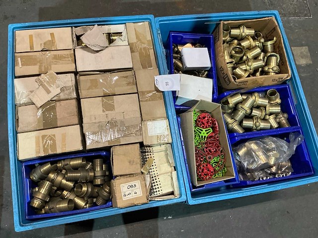 Partij messing fittingmateriaal - afbeelding 1 van  8