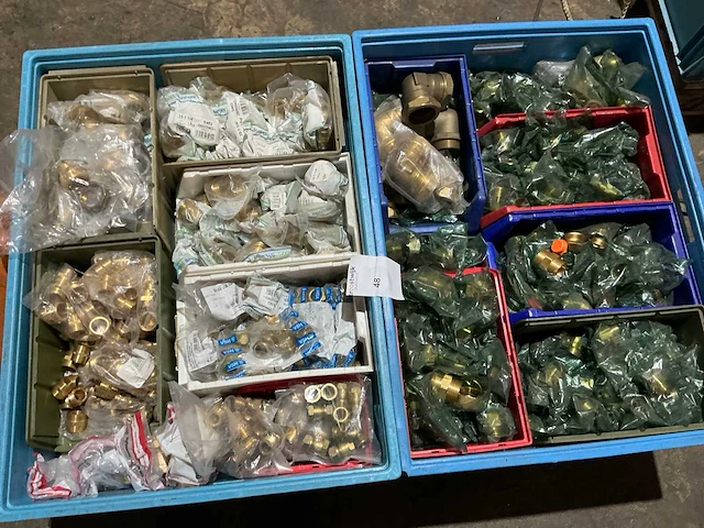 Partij messing fittingmateriaal - afbeelding 1 van  12