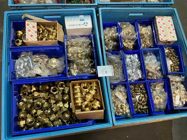 Partij messing fittingmateriaal - afbeelding 1 van  8