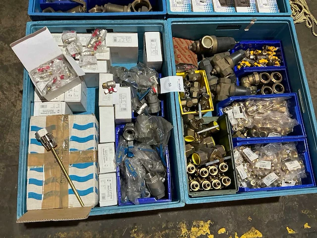 Partij messing installatie materiaal - afbeelding 1 van  16