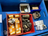 Partij messing installatiematerialen