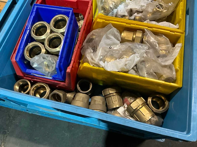 Partij messing kranen en fittingmateriaal - afbeelding 4 van  10