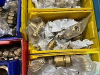Partij messing kranen en fittingmateriaal - afbeelding 6 van  10