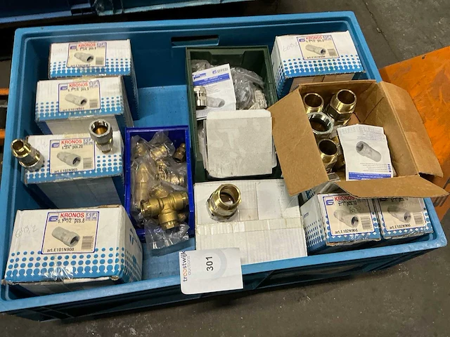 Partij messing pijpfittingmateriaal - afbeelding 1 van  9