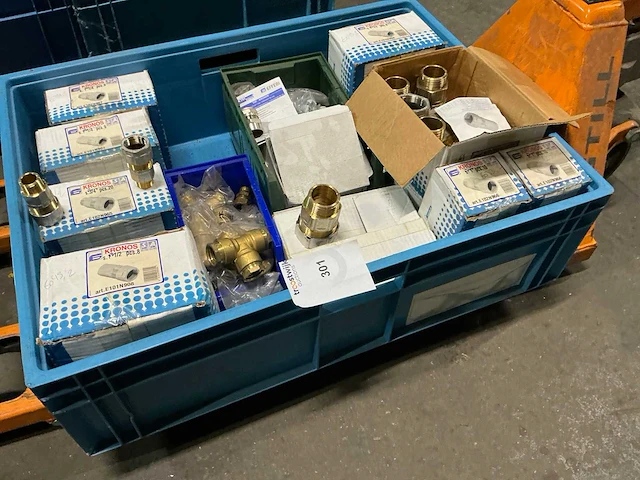 Partij messing pijpfittingmateriaal - afbeelding 2 van  9