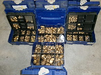 Partij messing schroefkoppelingen 1/4", 3/8", 3/4" en 1" incl. 5 berner sorteerboxen - afbeelding 1 van  5