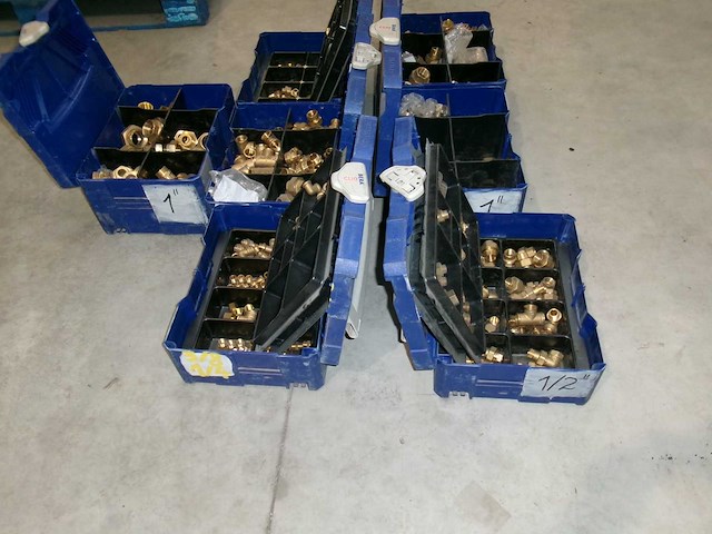 Partij messing schroefkoppelingen 1/4", 3/8", 3/4" en 1" incl. 5 berner sorteerboxen - afbeelding 2 van  5