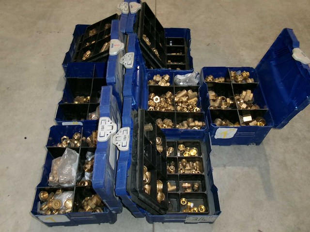 Partij messing schroefkoppelingen 1/4", 3/8", 3/4" en 1" incl. 5 berner sorteerboxen - afbeelding 4 van  5