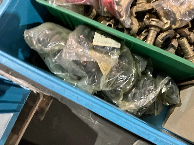 Partij messing slangkoppellingen - afbeelding 10 van  10