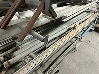 Partij metaal op mobiele stelling - afbeelding 10 van  12