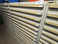Partij metaalbewerkingsonderdelen en ponsen