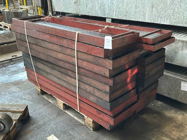 Partij metalen bakken - afbeelding 1 van  2