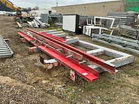 Partij metalen balken en constructie - afbeelding 2 van  3