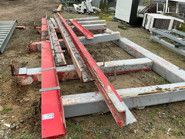 Partij metalen balken en constructie - afbeelding 3 van  3