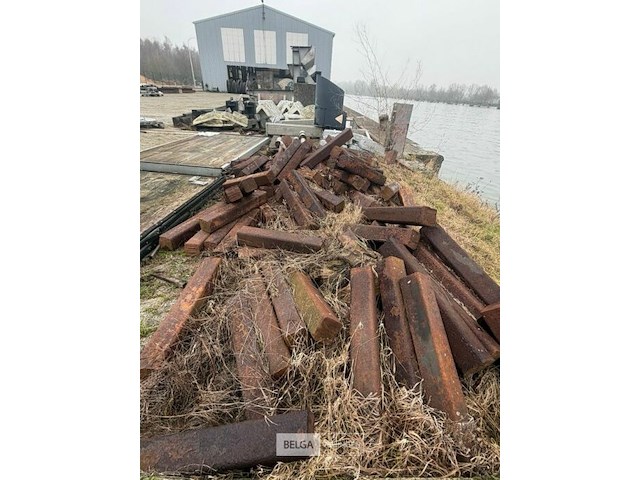 Partij metalen ballaststaven - afbeelding 1 van  4