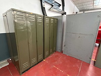 Partij metalen bergkasten en vestiairekasten (garage/werkplaats) - afbeelding 1 van  5