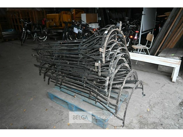 Partij metalen boombescherming - afbeelding 1 van  7