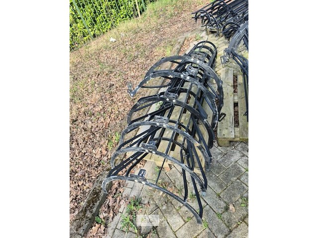 Partij metalen boombescherming - afbeelding 3 van  3