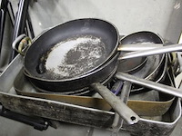 Partij metalen braadsledes en pannen - afbeelding 1 van  2