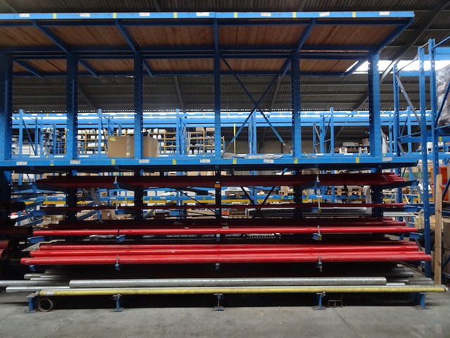 Partij metalen buizen - afbeelding 1 van  5