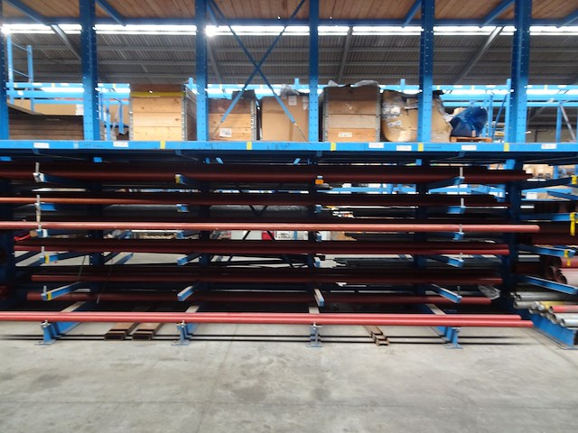 Partij metalen buizen - afbeelding 1 van  3