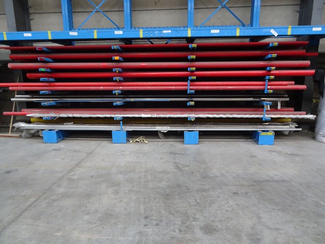 Partij metalen buizen - afbeelding 1 van  4
