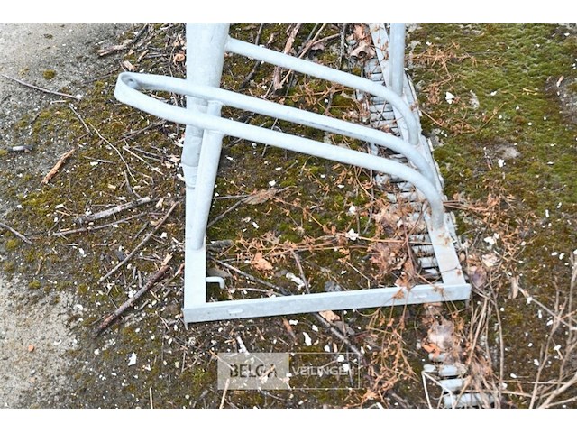 Partij metalen fietsrekken - afbeelding 3 van  7