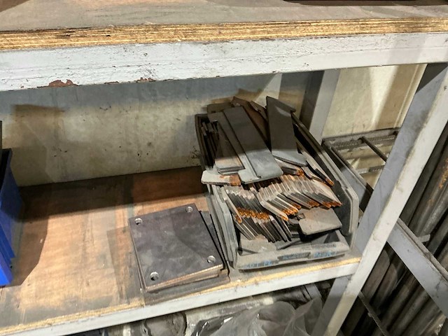 Partij metalen halffabrikaten - afbeelding 2 van  17