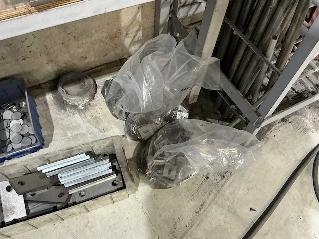 Partij metalen halffabrikaten - afbeelding 3 van  17