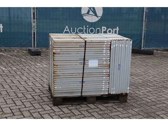 Partij metalen legborden voor magazijnstelling - afbeelding 1 van  1