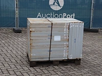 Partij metalen legborden voor magazijnstelling