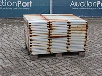 Partij metalen legborden voor magazijnstelling