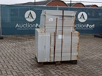 Partij metalen legborden voor magazijnstelling