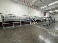 Partij metalen magazijnrekken