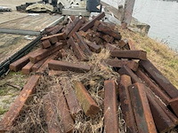 Partij metalen palen - afbeelding 1 van  4