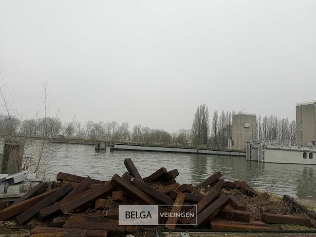 Partij metalen palen - afbeelding 4 van  4