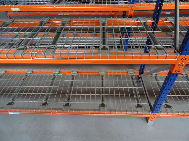 Partij metalen rekken - afbeelding 7 van  7
