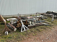 Partij metalen schragen en verlengstukken - afbeelding 1 van  5