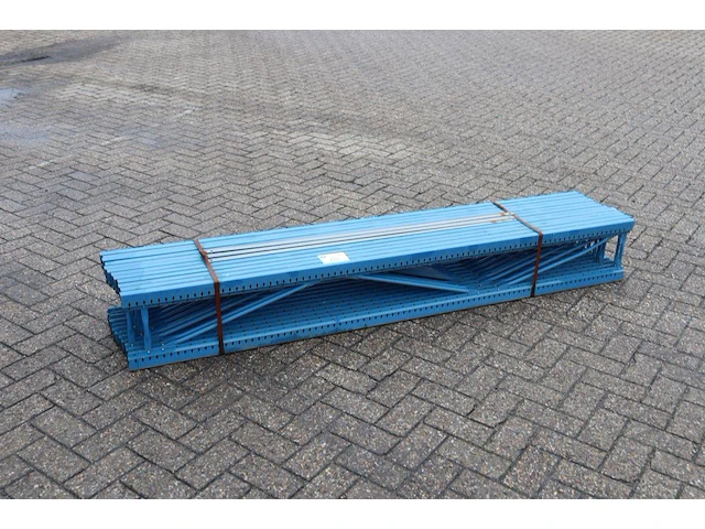 Partij metalen staanderframes voor magazijnstellingen - afbeelding 1 van  1