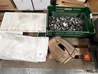 Partij metalen verzegelclips en rol omsnoeringsband - afbeelding 1 van  2