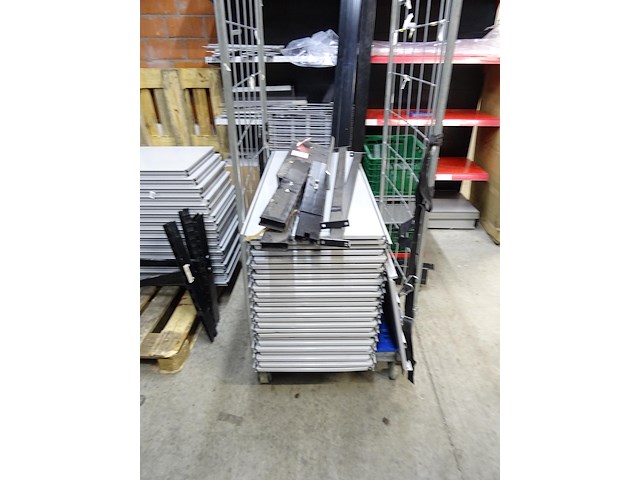 Partij metalen winkelrekken + losse onderdelen - afbeelding 8 van  10