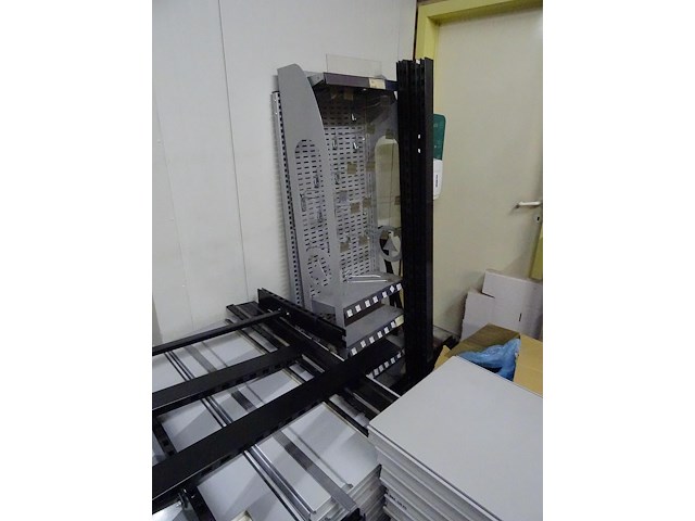 Partij metalen winkelrekken + losse onderdelen - afbeelding 10 van  10