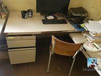 Partij meubilair met it-apparatuur - afbeelding 12 van  25