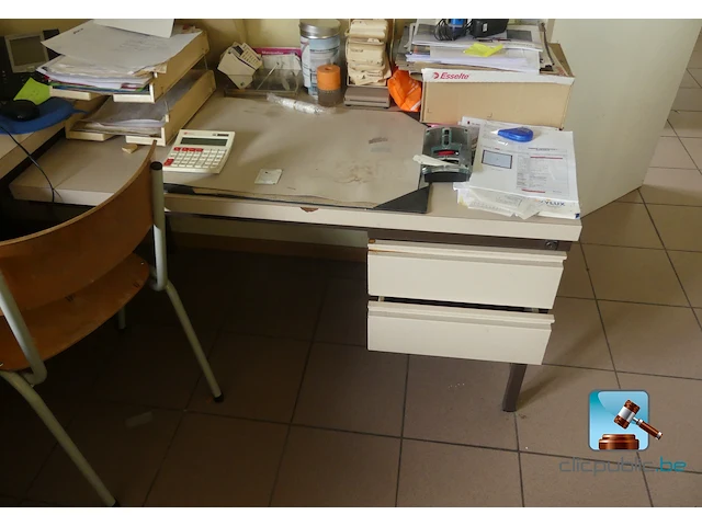 Partij meubilair met it-apparatuur - afbeelding 19 van  25