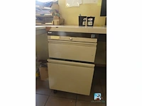 Partij meubilair met it-apparatuur - afbeelding 20 van  25