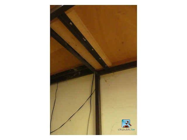 Partij meubilair met it-apparatuur - afbeelding 23 van  25