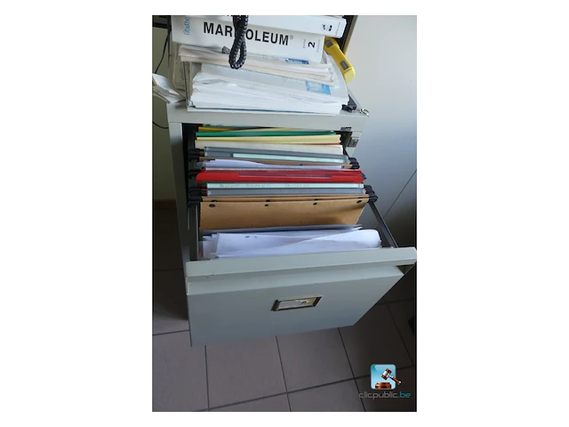 Partij meubilair met it-apparatuur - afbeelding 3 van  28