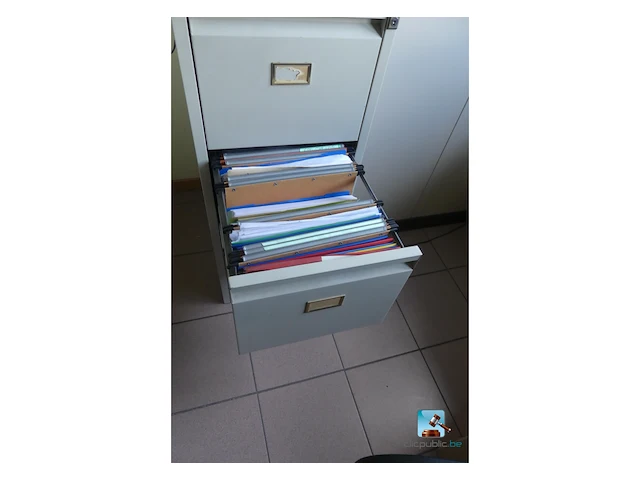 Partij meubilair met it-apparatuur - afbeelding 4 van  28