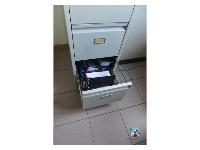 Partij meubilair met it-apparatuur - afbeelding 5 van  28