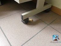 Partij meubilair met it-apparatuur - afbeelding 13 van  28